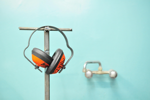 Earplugs and Earmuffs: How to Choose the Right Type of Hearing Protection